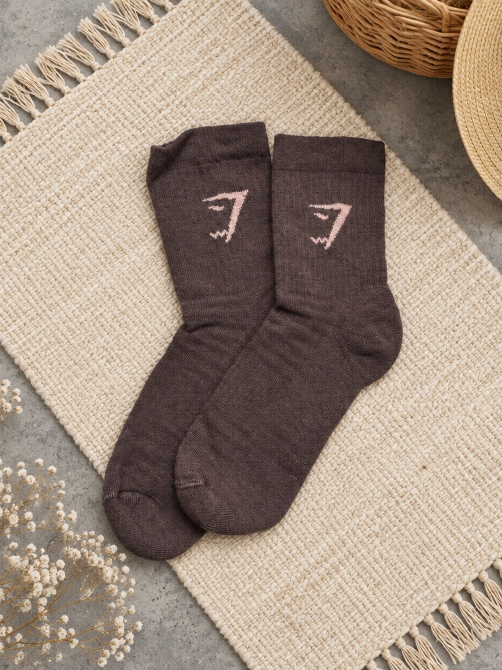 NWOT Gymshark Women’s Maroon Pink Logo Midi Athletic Socks - Size Medium